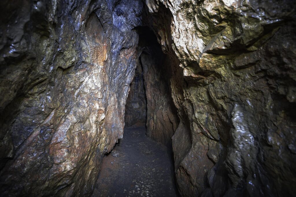 cave, rock, moisture, mystical, crevice, cave, cave, cave, cave, cave, crevice, crevice-2769632.jpg