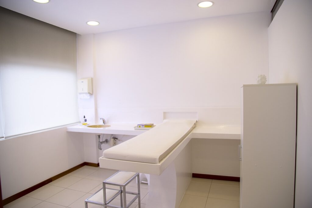 treatment room, clinic, doctor, living room, couch, clinic, clinic, clinic, clinic, clinic, doctor, doctor, doctor-548143.jpg